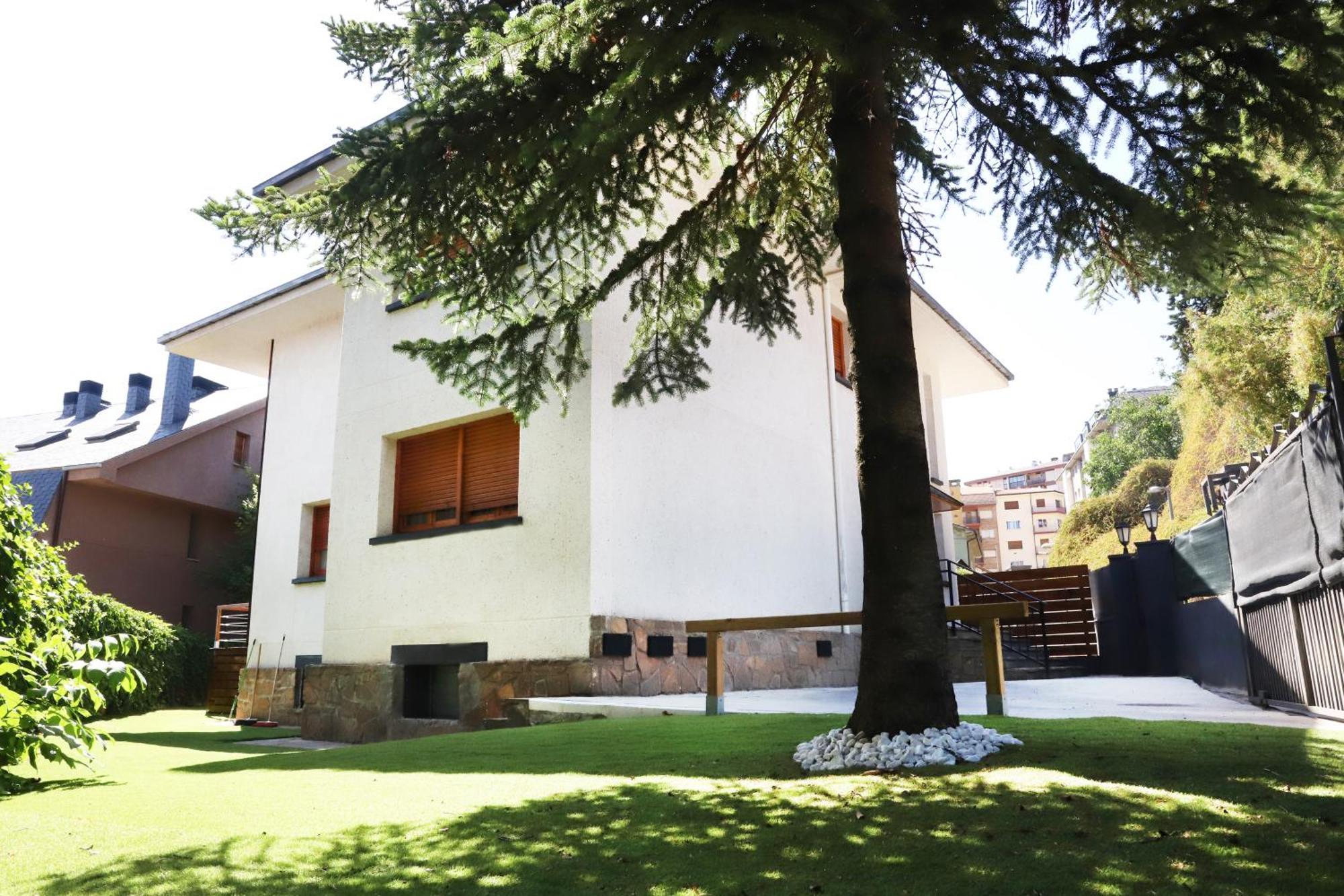 Villa San Lure Хака Экстерьер фото